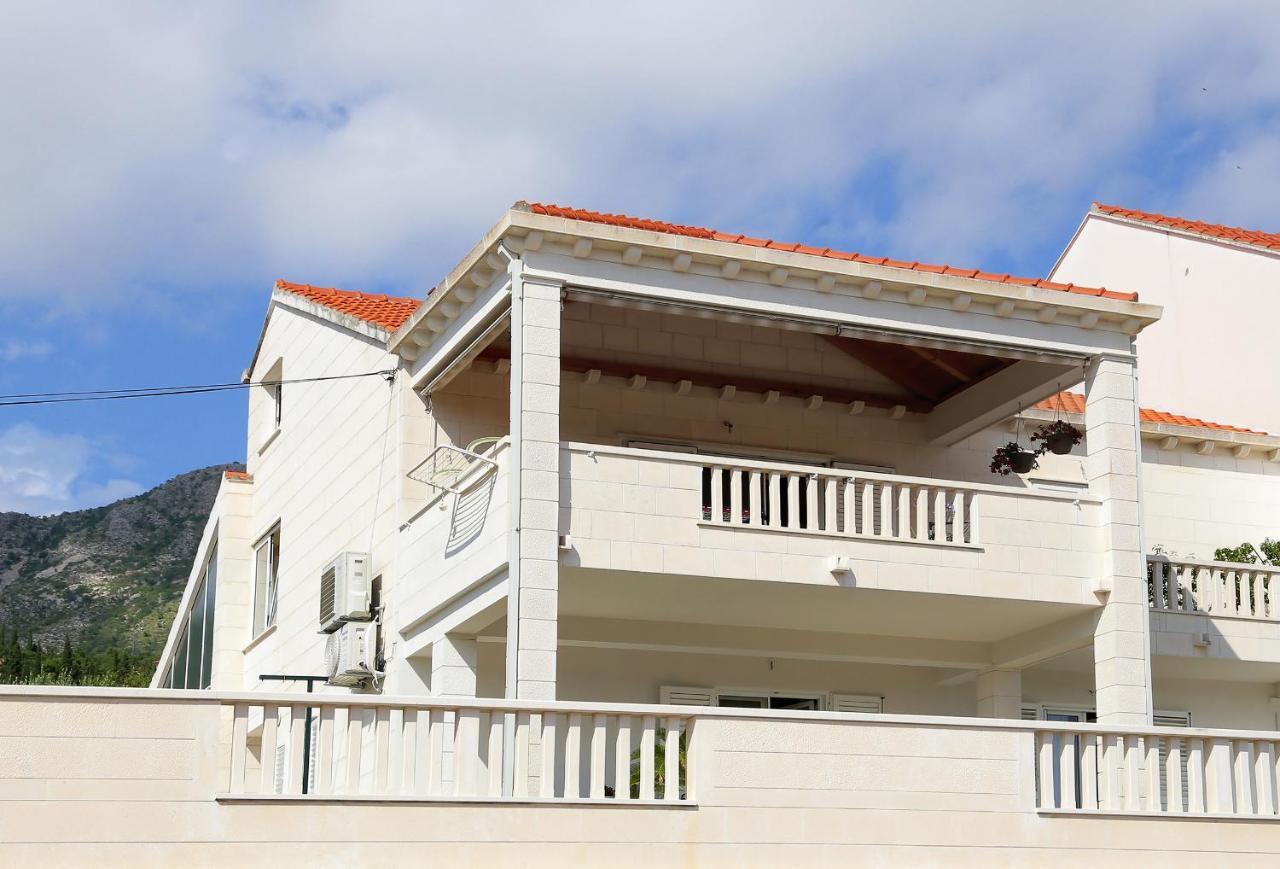 Apartmani Krmek มลินี ภายนอก รูปภาพ