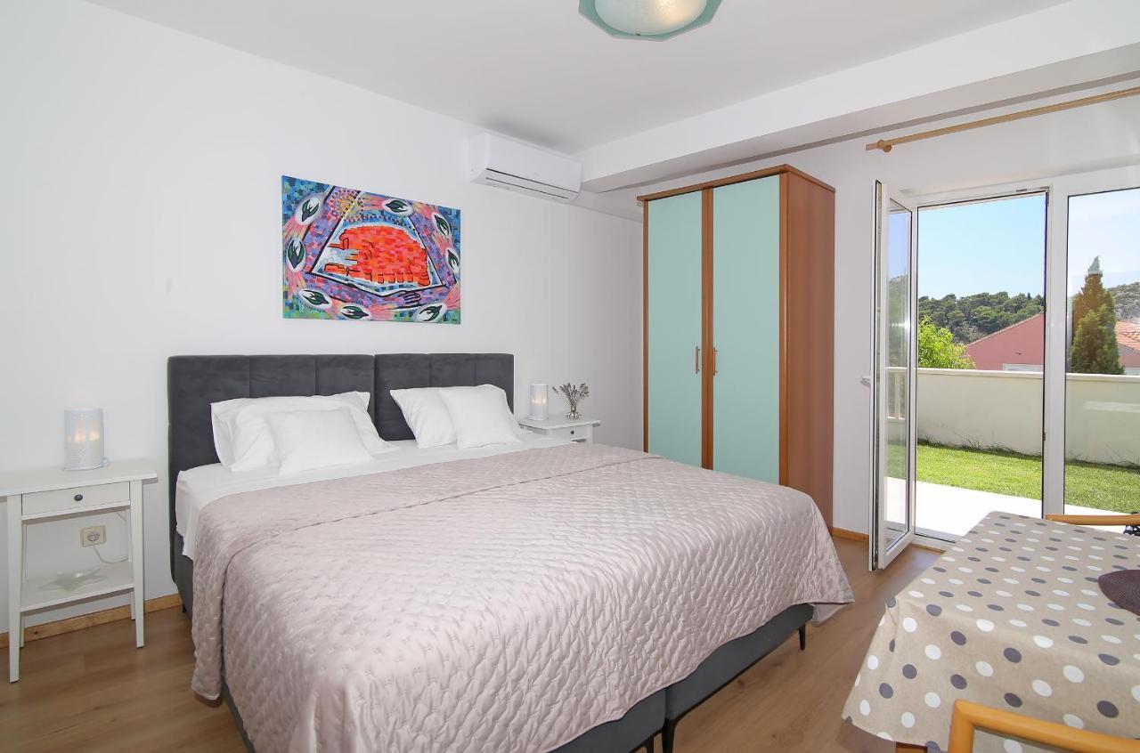 Apartmani Krmek มลินี ภายนอก รูปภาพ