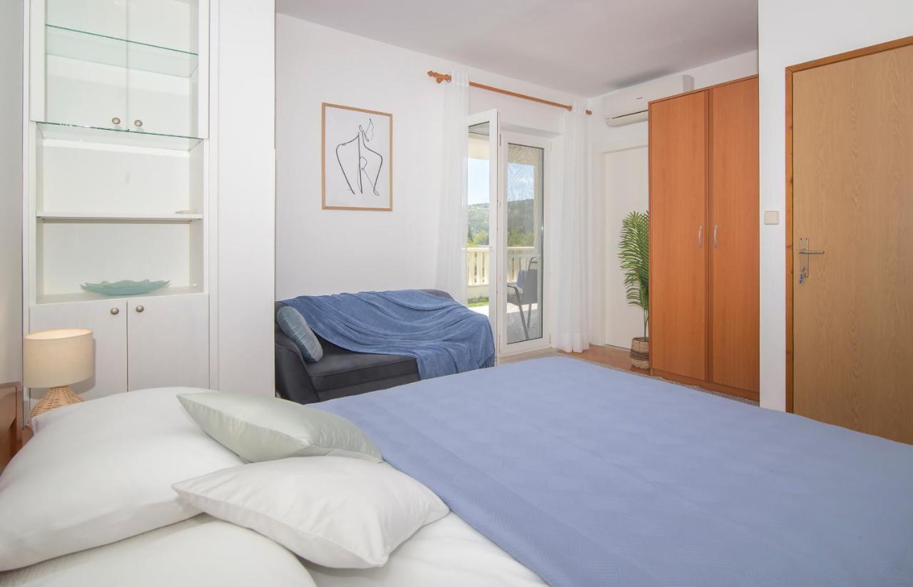 Apartmani Krmek มลินี ภายนอก รูปภาพ