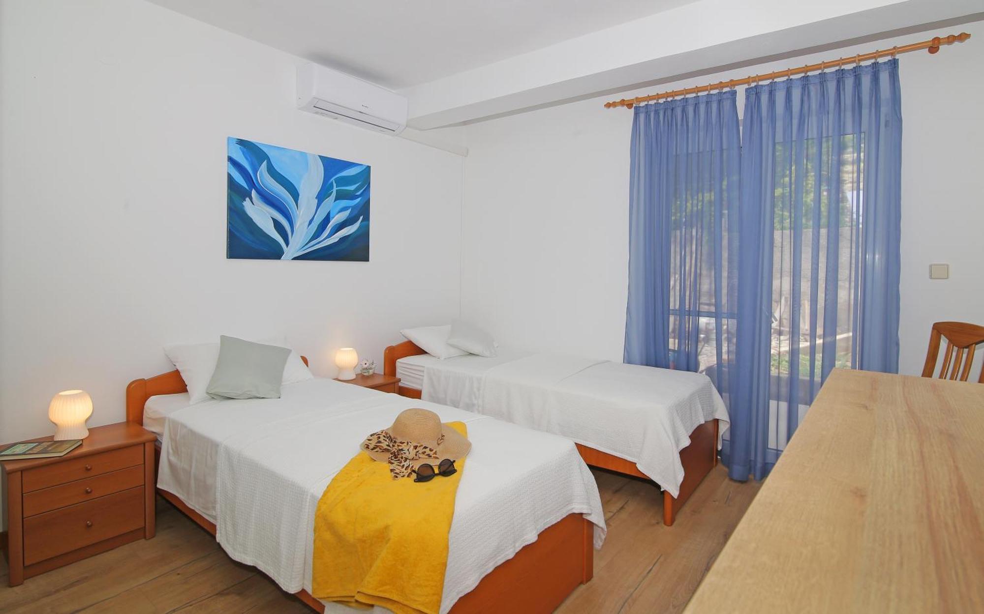 Apartmani Krmek มลินี ภายนอก รูปภาพ