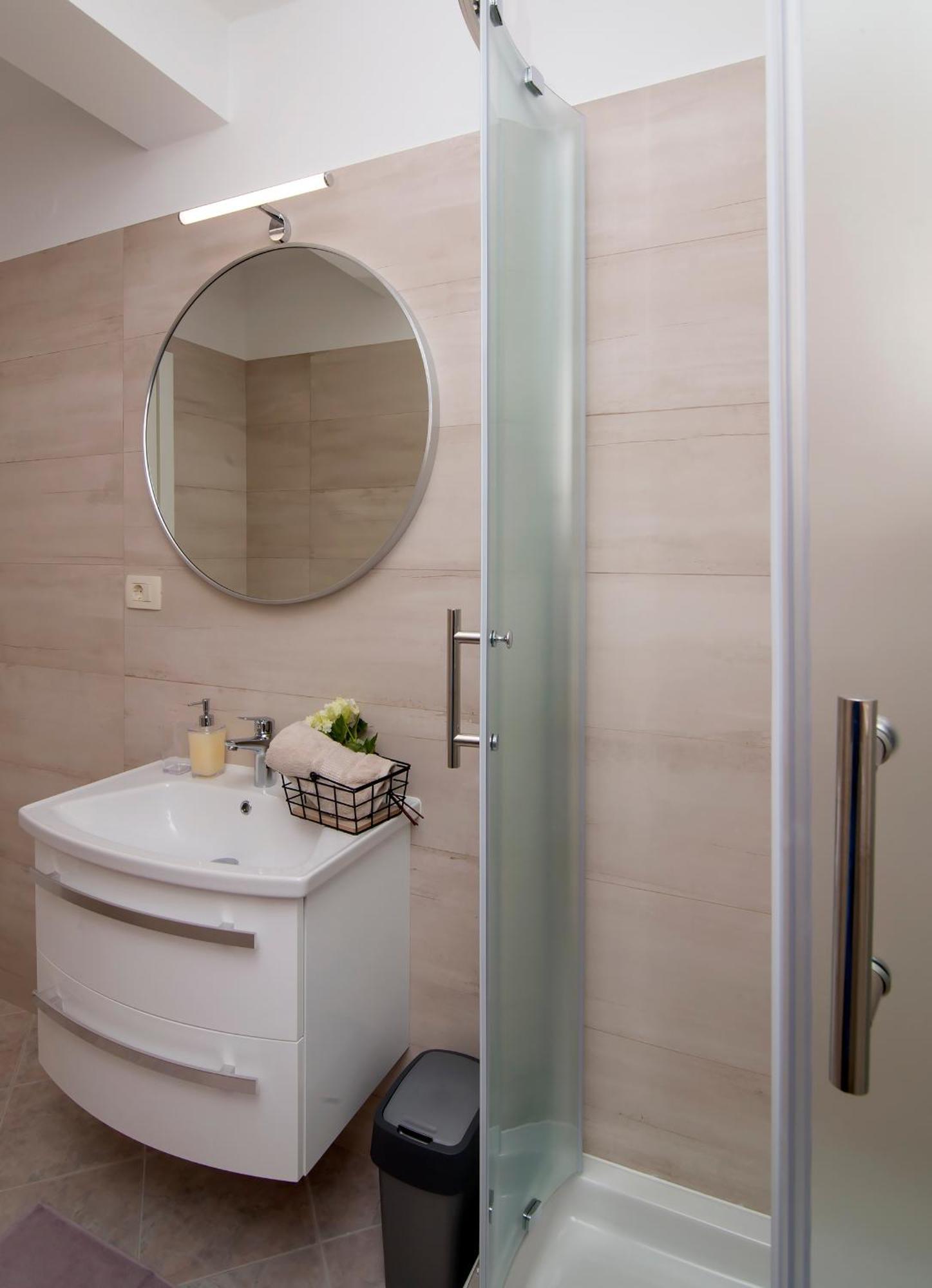 Apartmani Krmek มลินี ภายนอก รูปภาพ