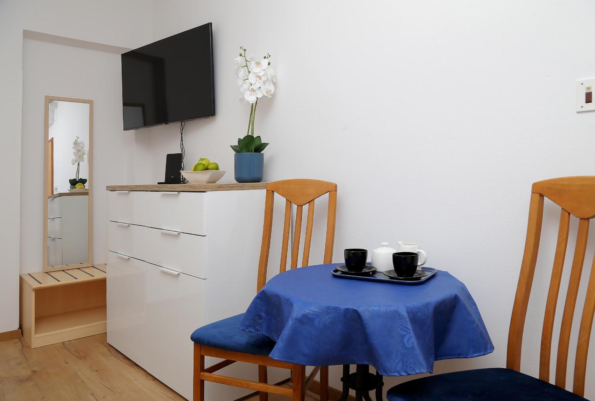Apartmani Krmek มลินี ภายนอก รูปภาพ